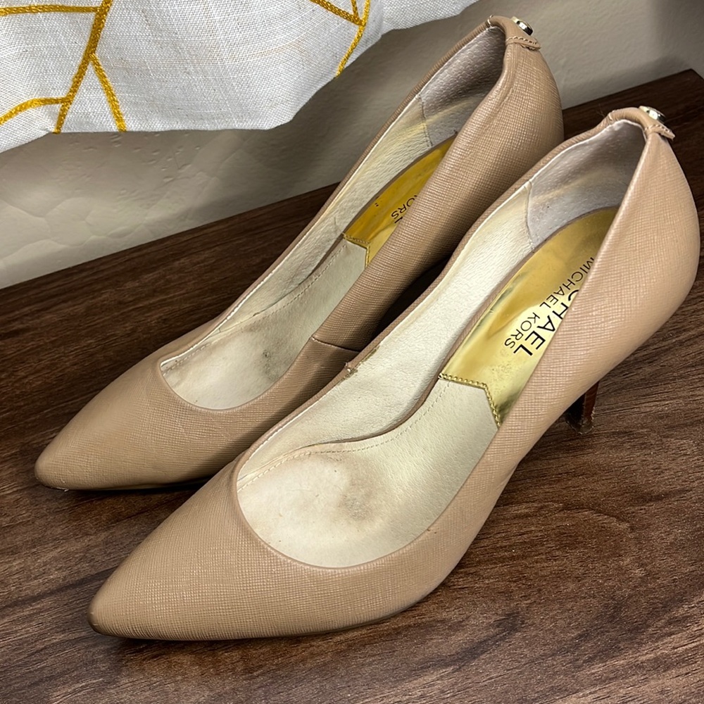 MICHAEL Michael Kors Flex Nude Leather Pumps